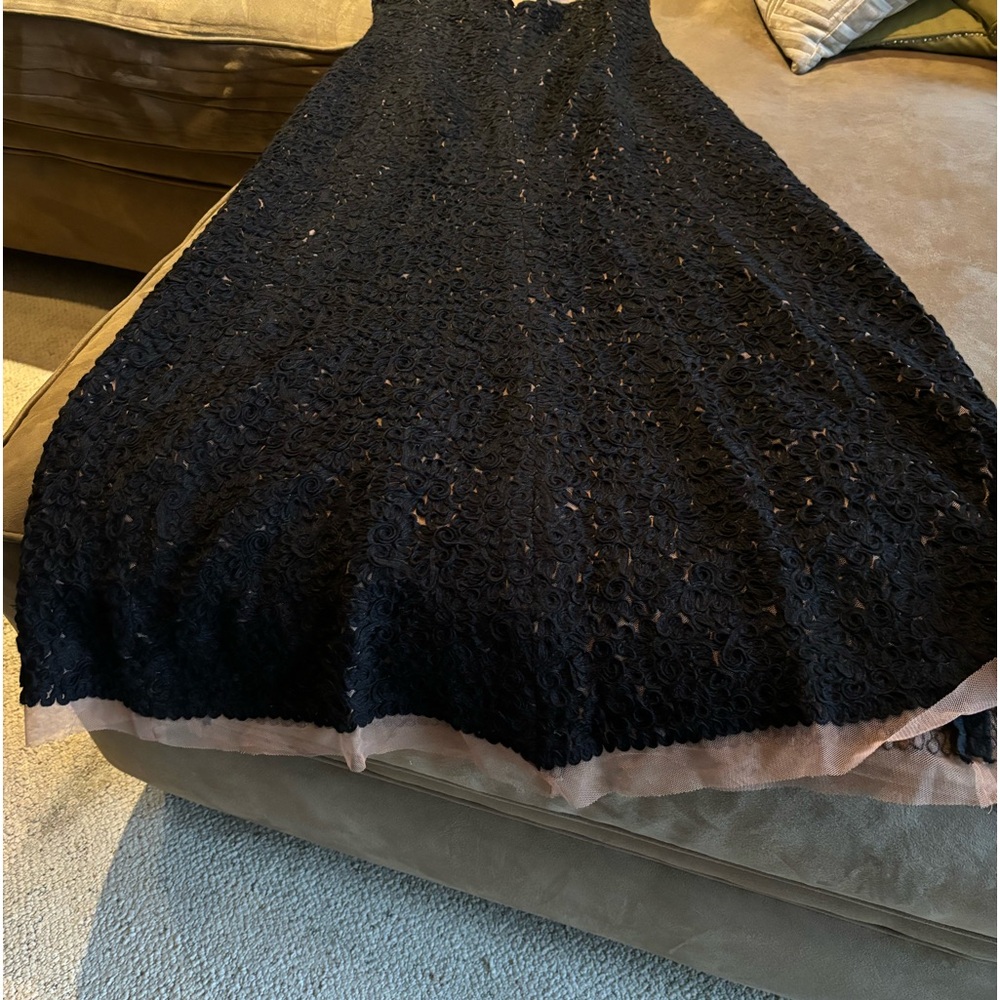 BCBG Below the knee dress - Picture 7 of 10